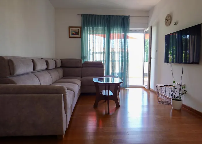 Apartments Nikolina